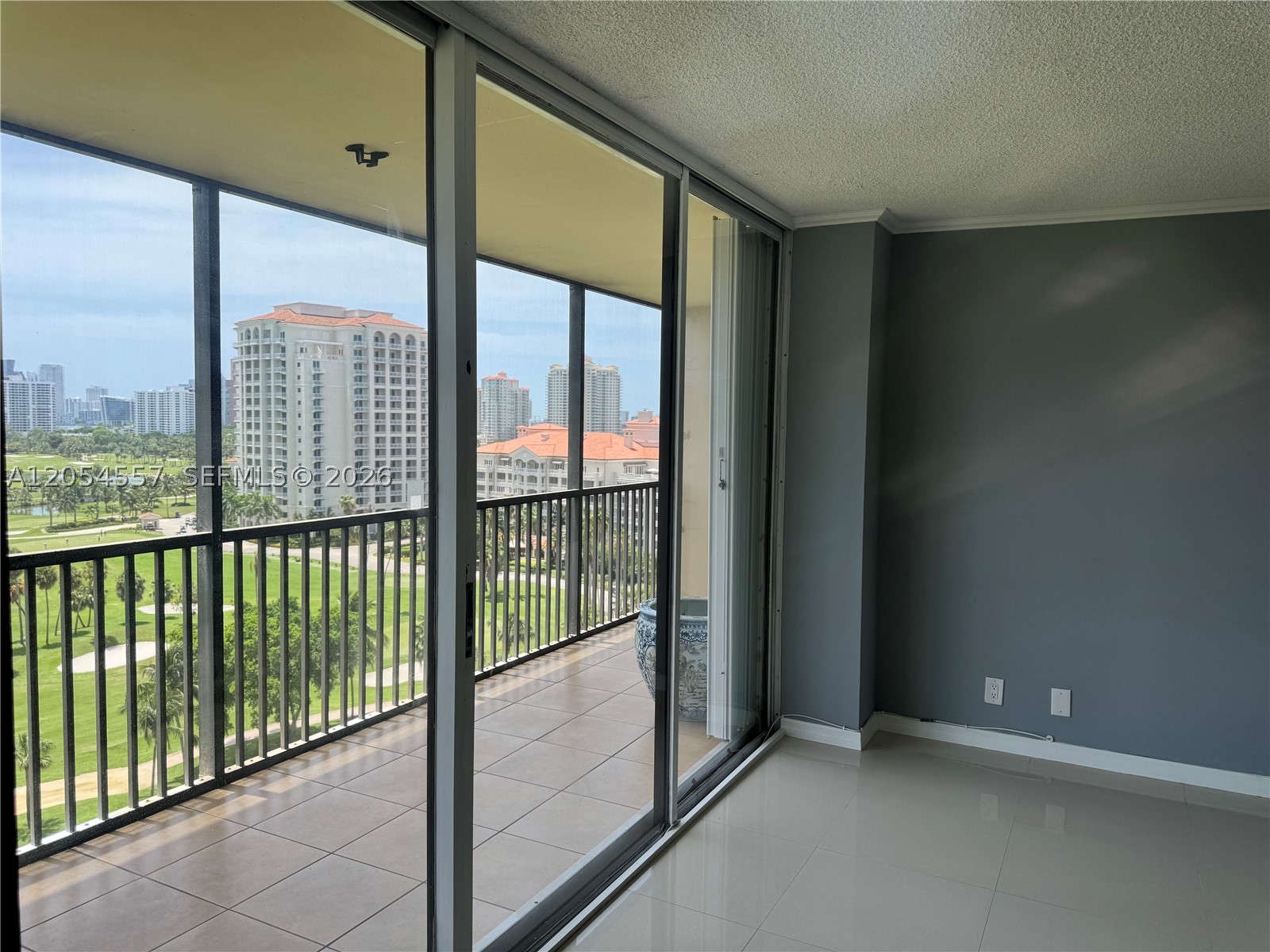20335 W Country Clb Dr #1206 Aventura, FL 33180