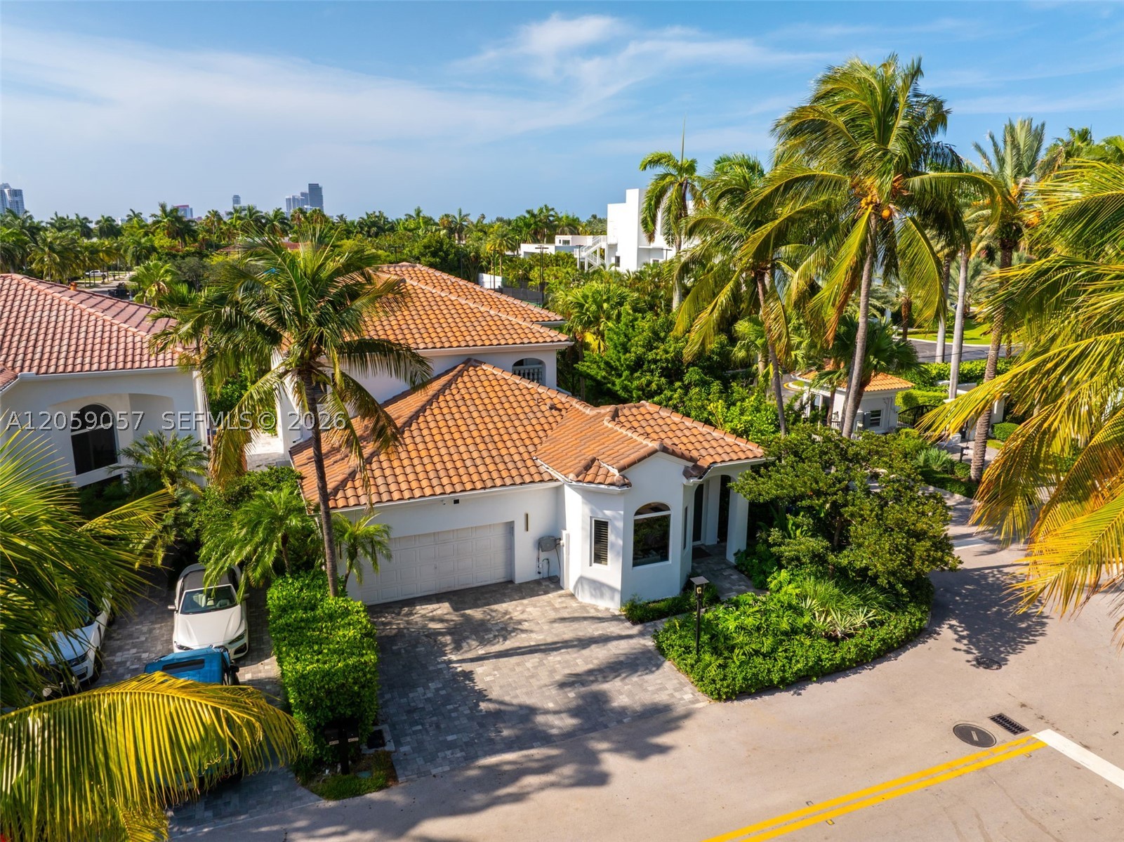 4027 194th Trl Sunny Isles Beach, FL 33160