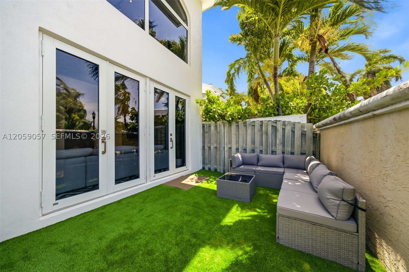 4027 194th Trl Sunny Isles Beach, FL 33160