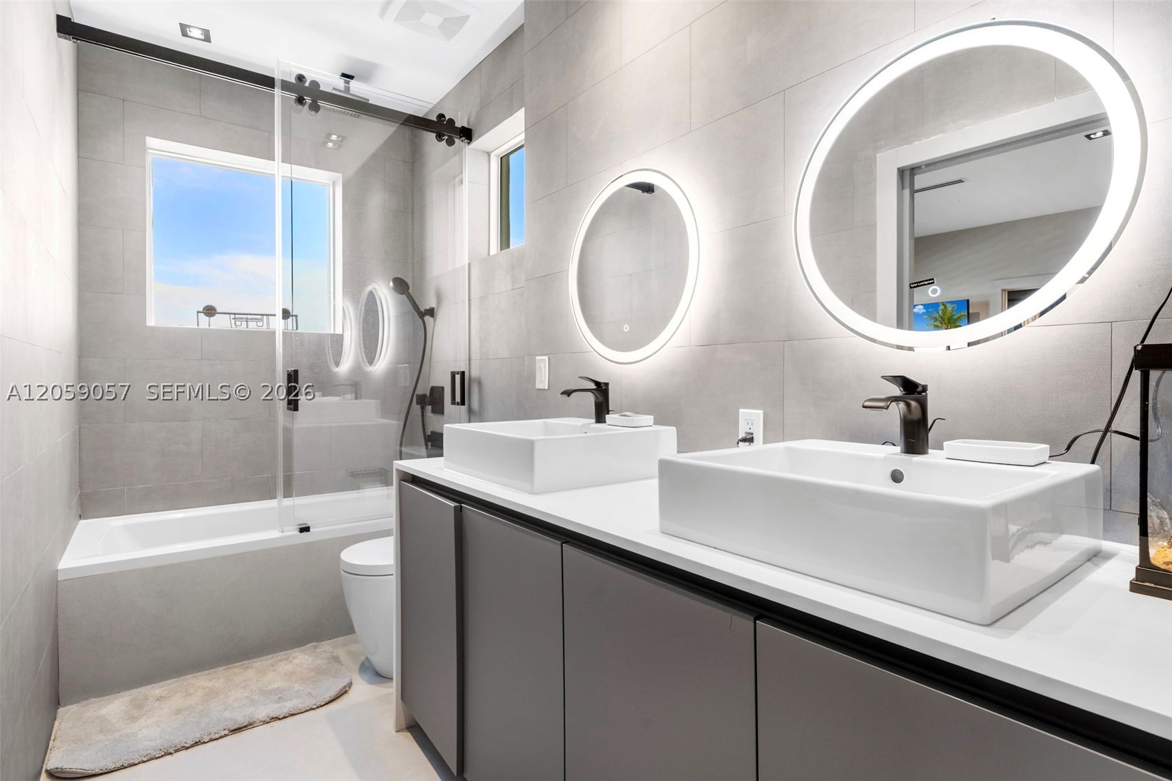 4027 194th Trl Sunny Isles Beach, FL 33160