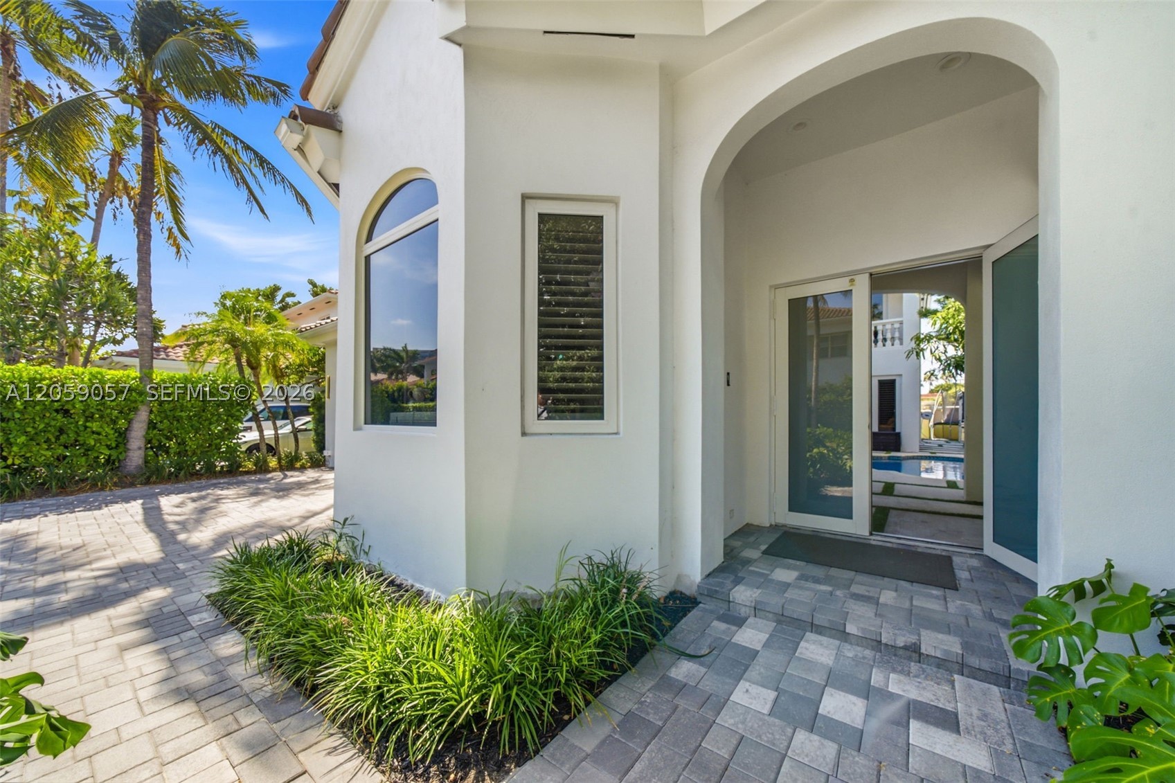 4027 194th Trl Sunny Isles Beach, FL 33160
