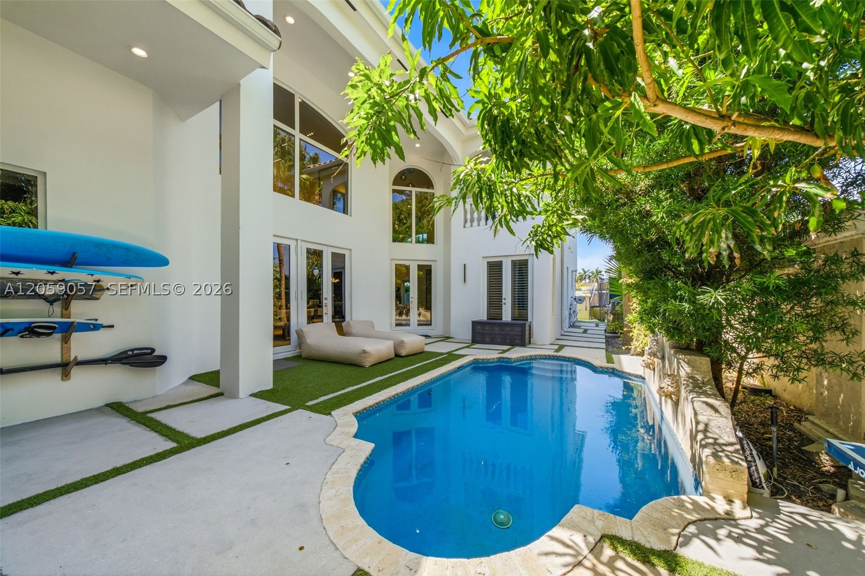 4027 194th Trl Sunny Isles Beach, FL 33160