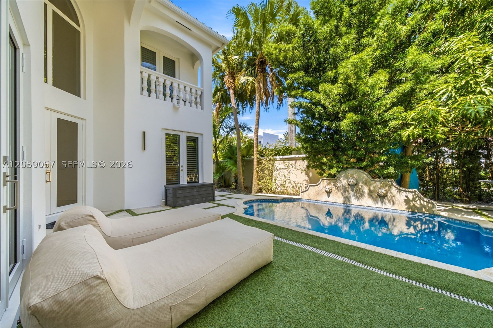 4027 194th Trl Sunny Isles Beach, FL 33160