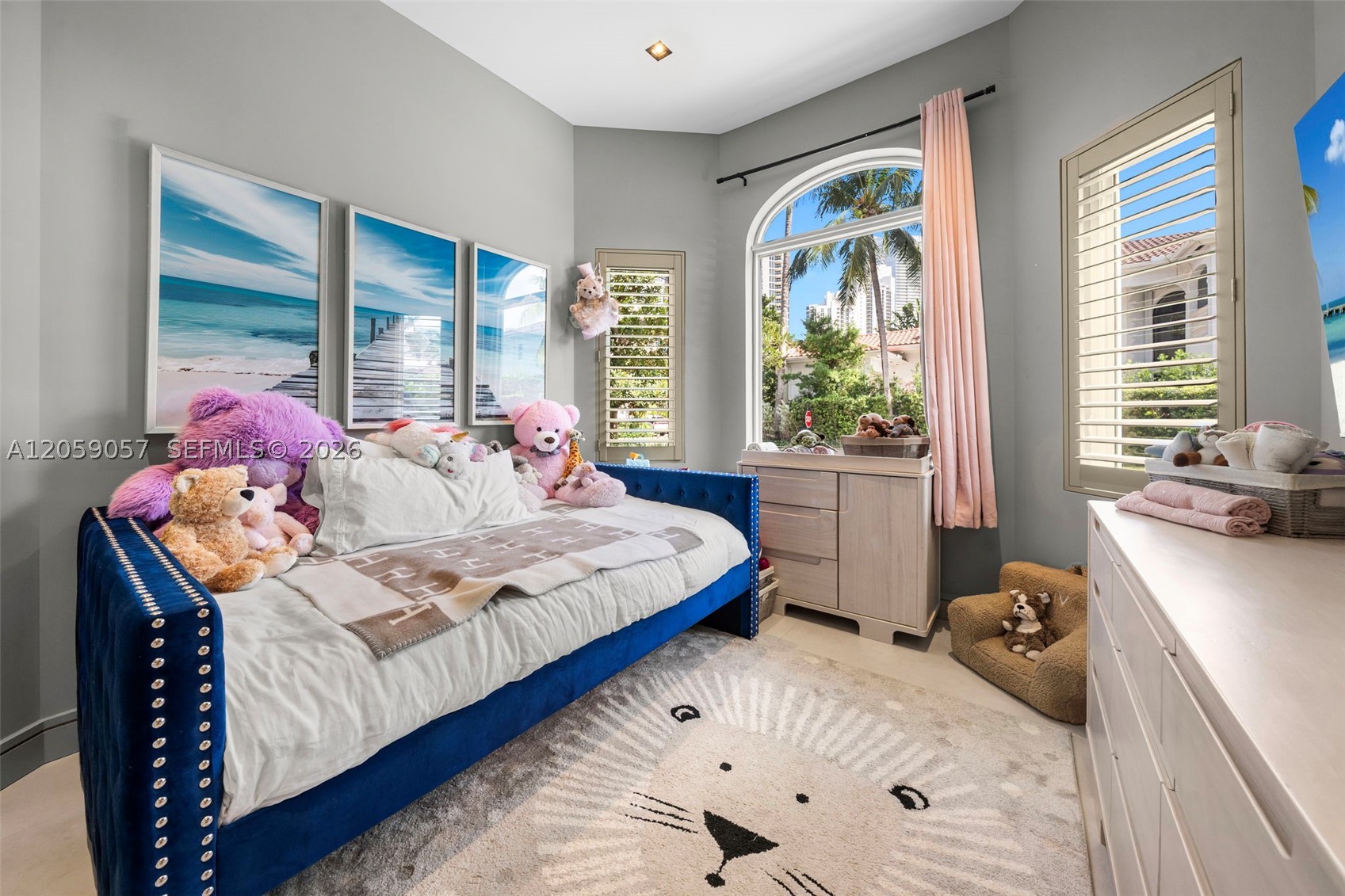 4027 194th Trl Sunny Isles Beach, FL 33160