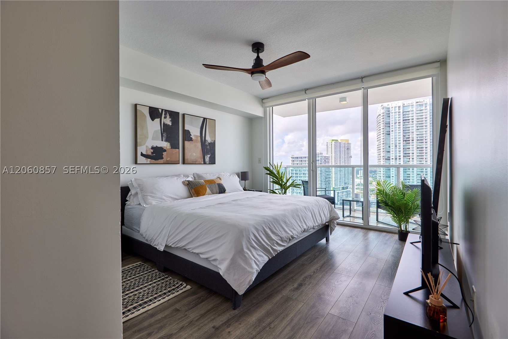 image Brickell on the River North9