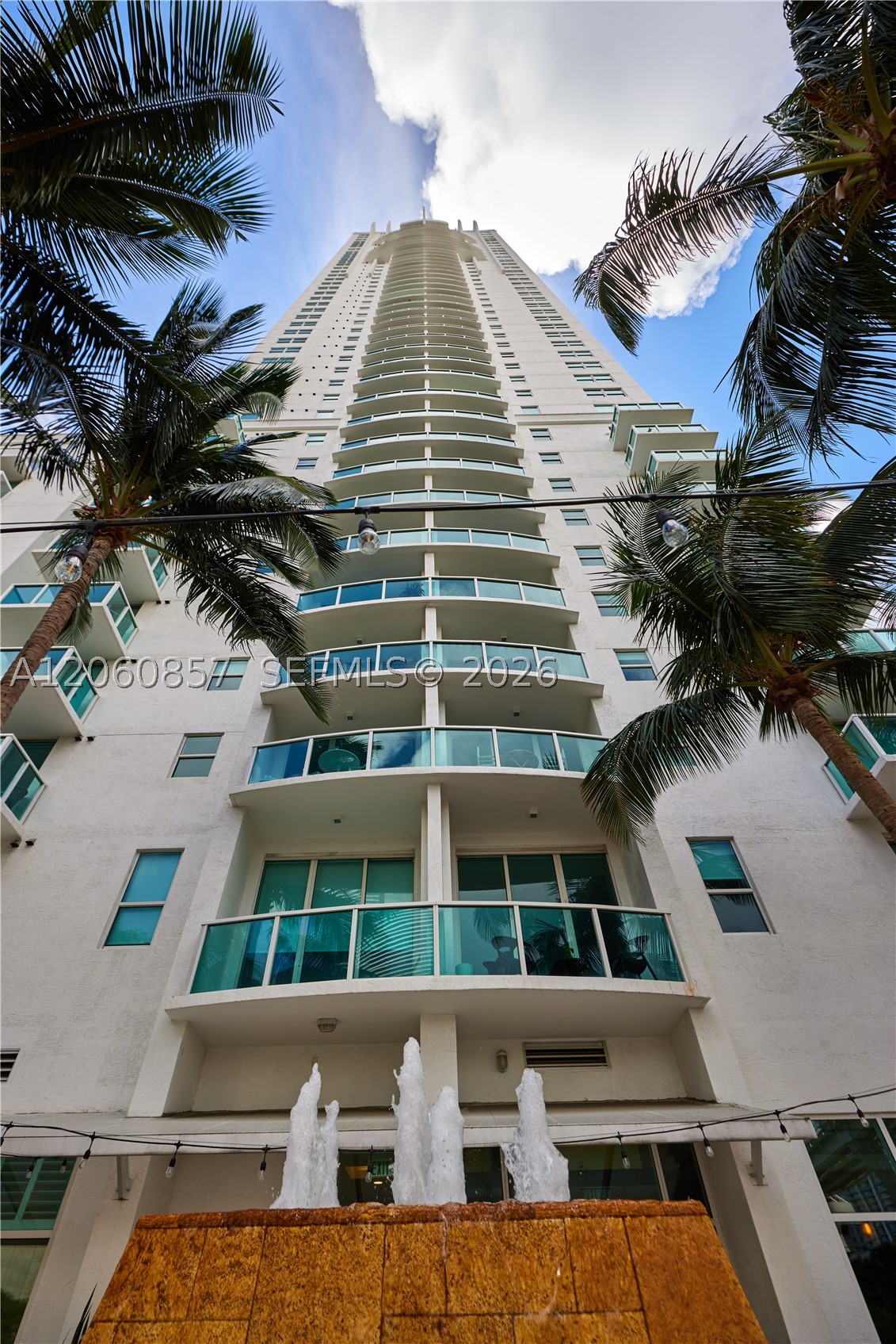 image Brickell on the River North30