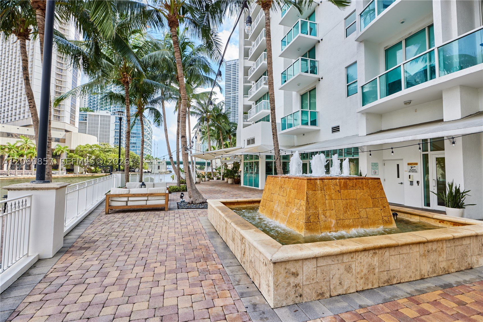 image Brickell on the River North32