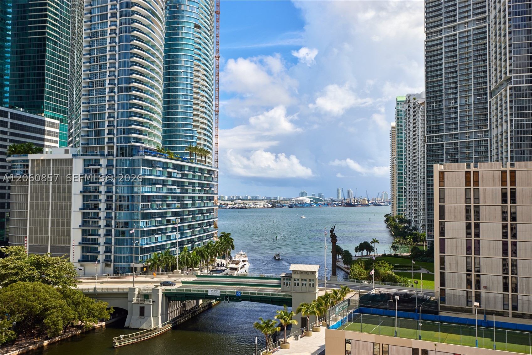 image Brickell on the River North36