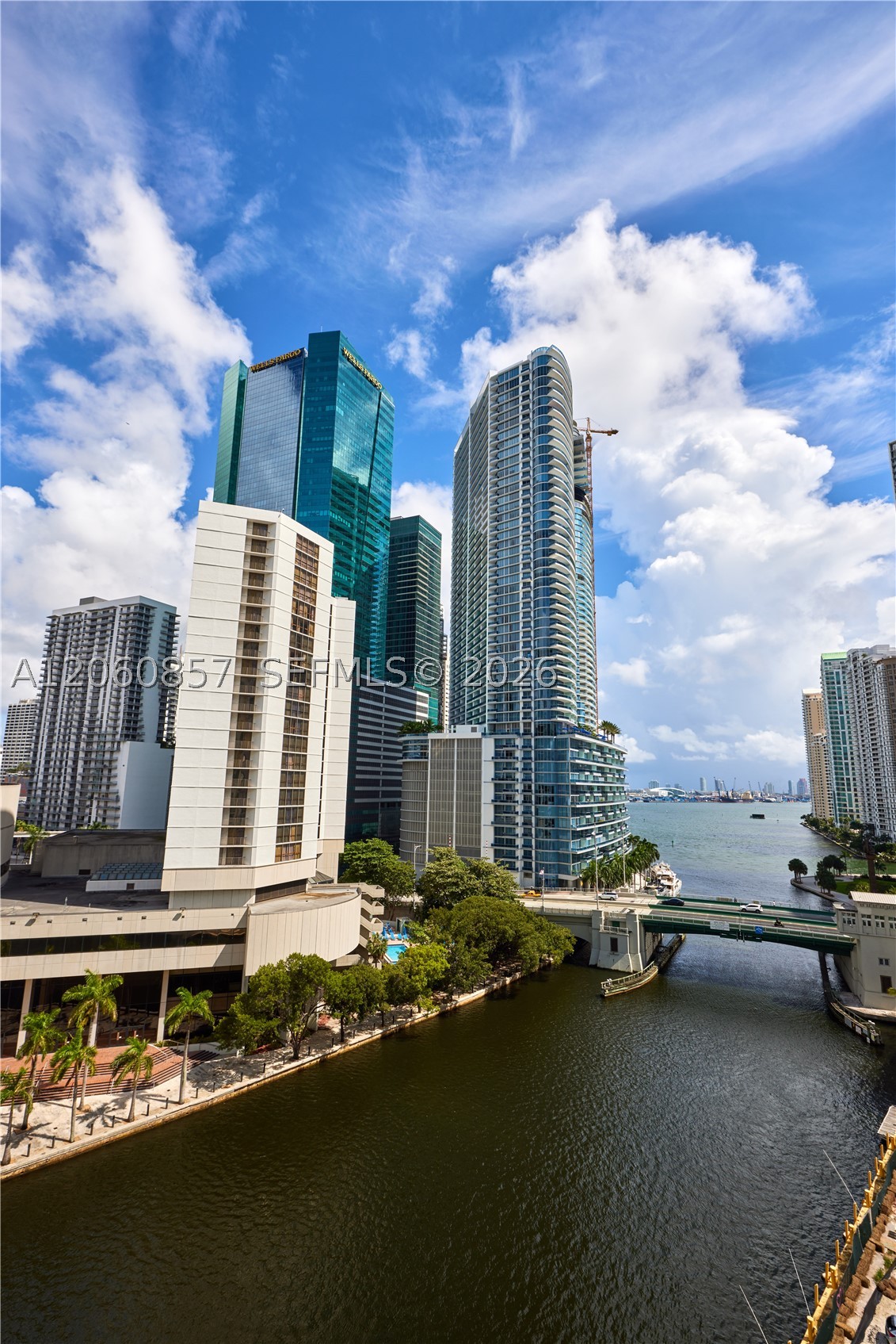 image Brickell on the River North39