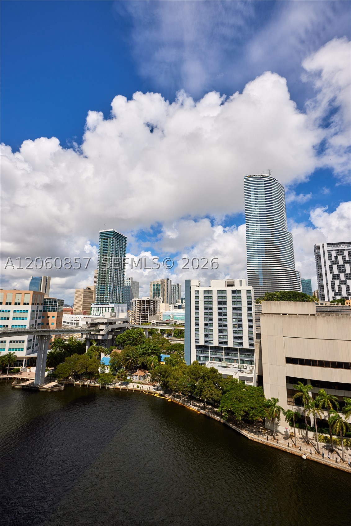 image Brickell on the River North40