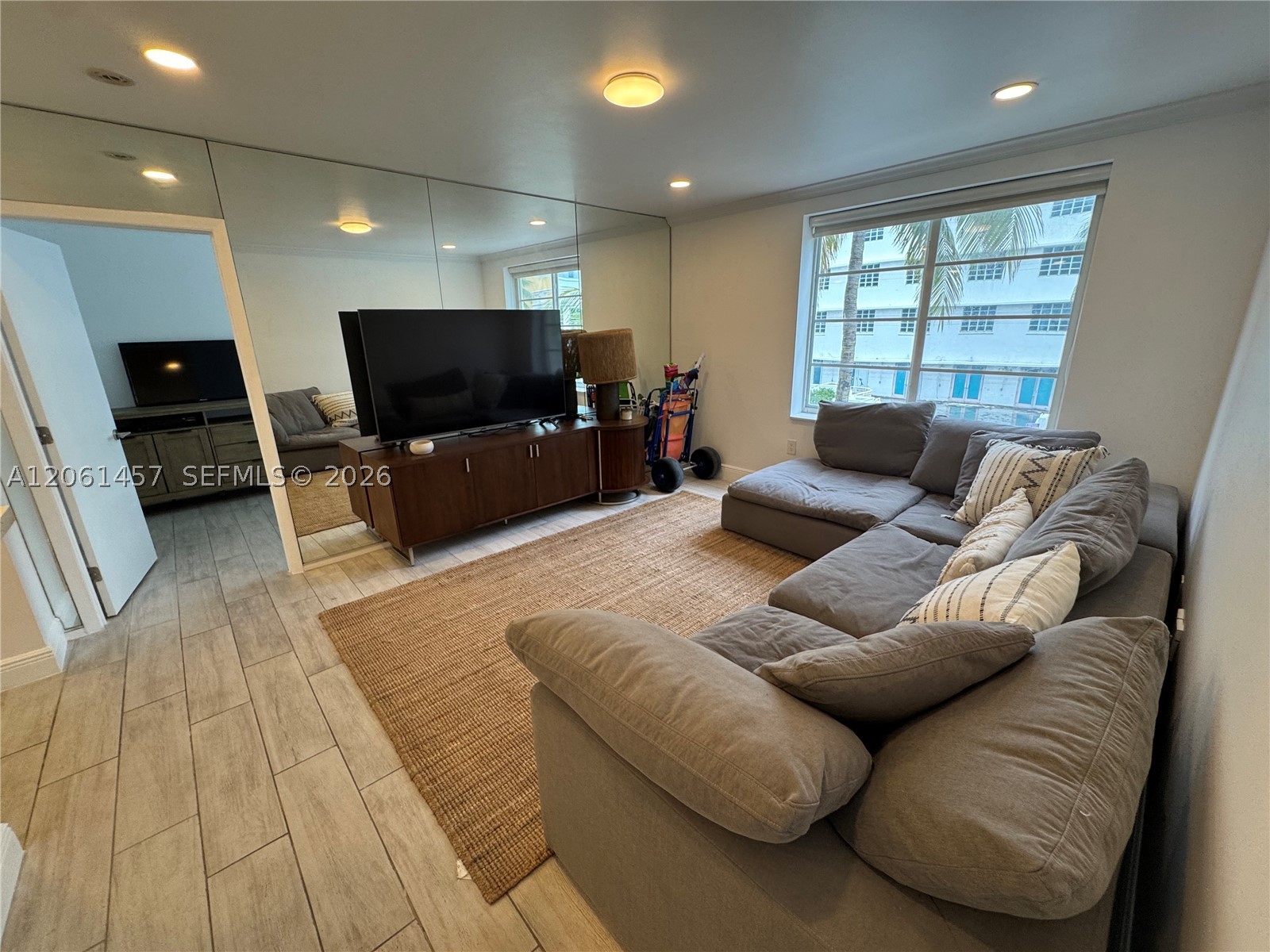1460 Ocean Dr #305