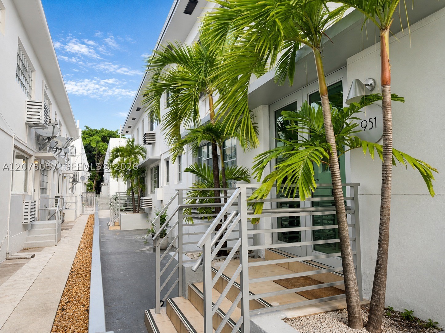 951 Jefferson Ave #2