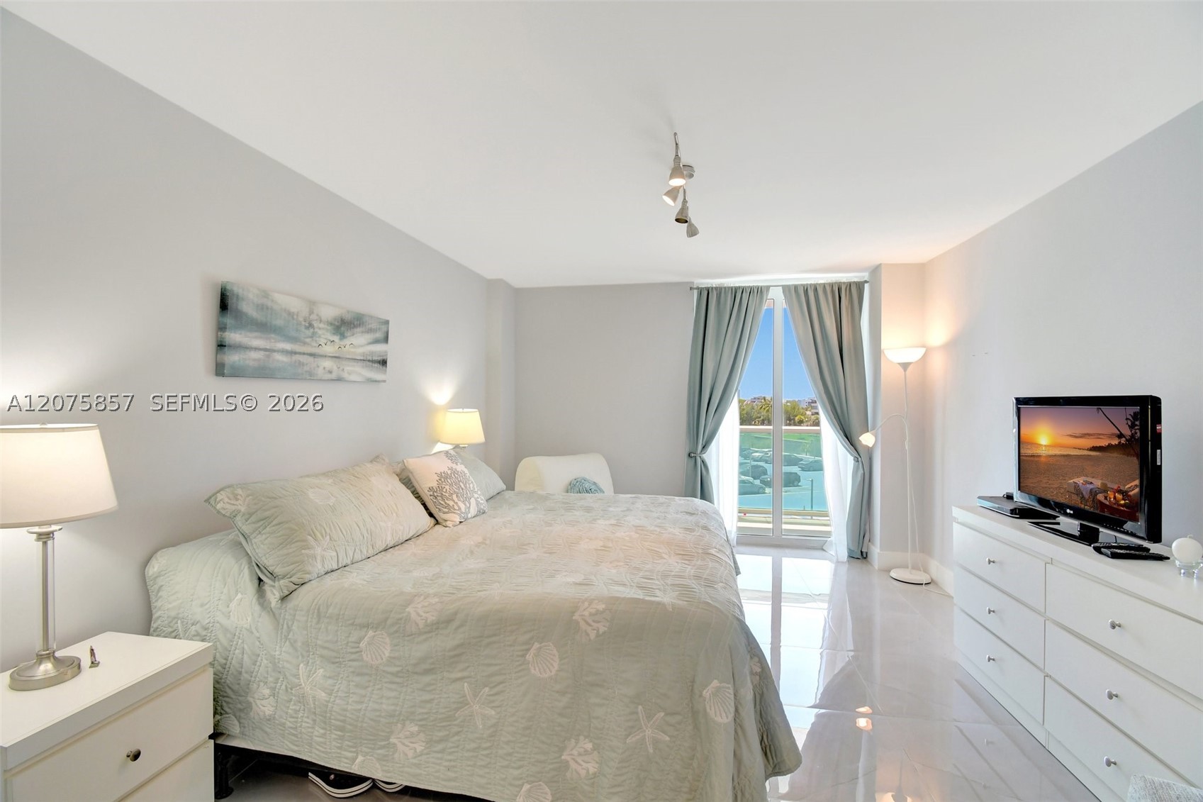 image Arlen House East11