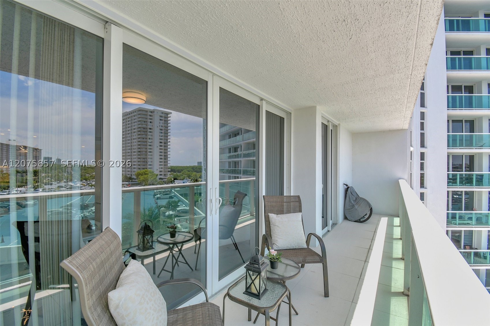 image Arlen House East14