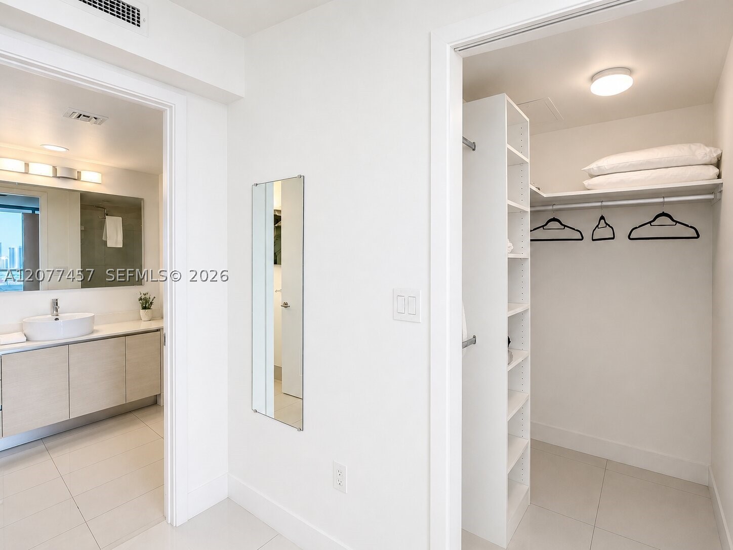 image Beachwalk Condominium15