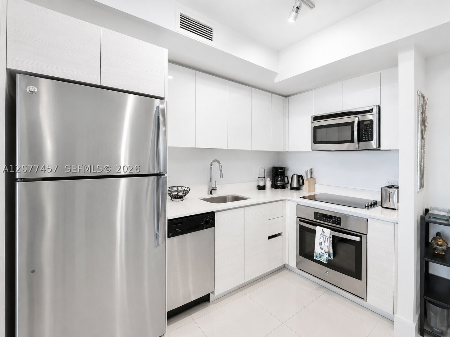 image Beachwalk Condominium3