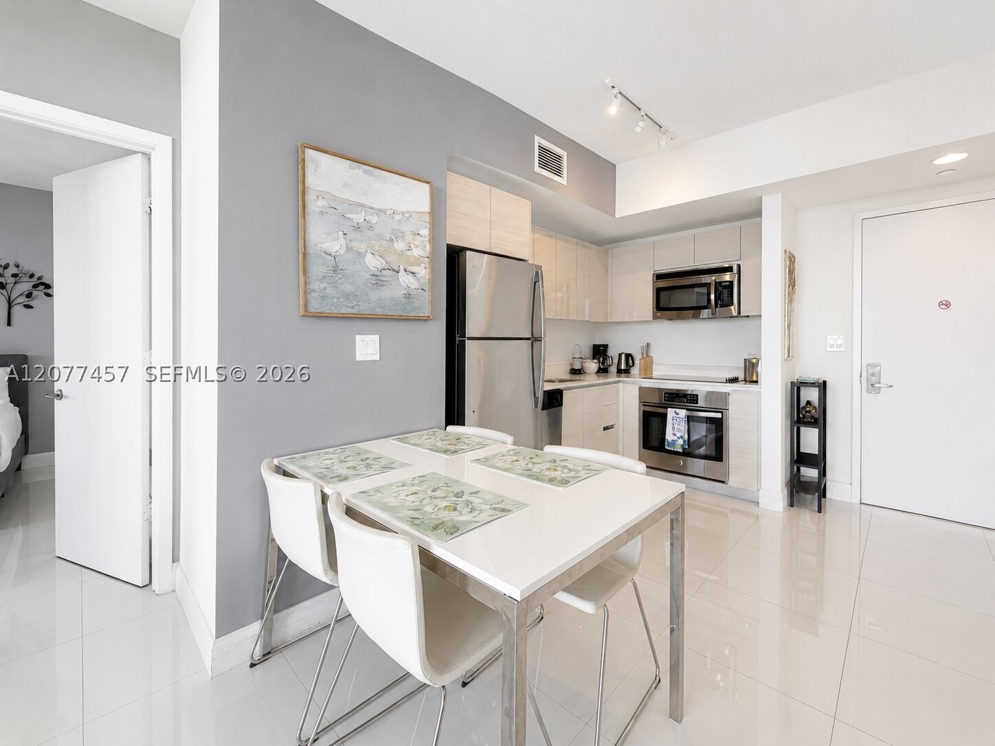 image Beachwalk Condominium4