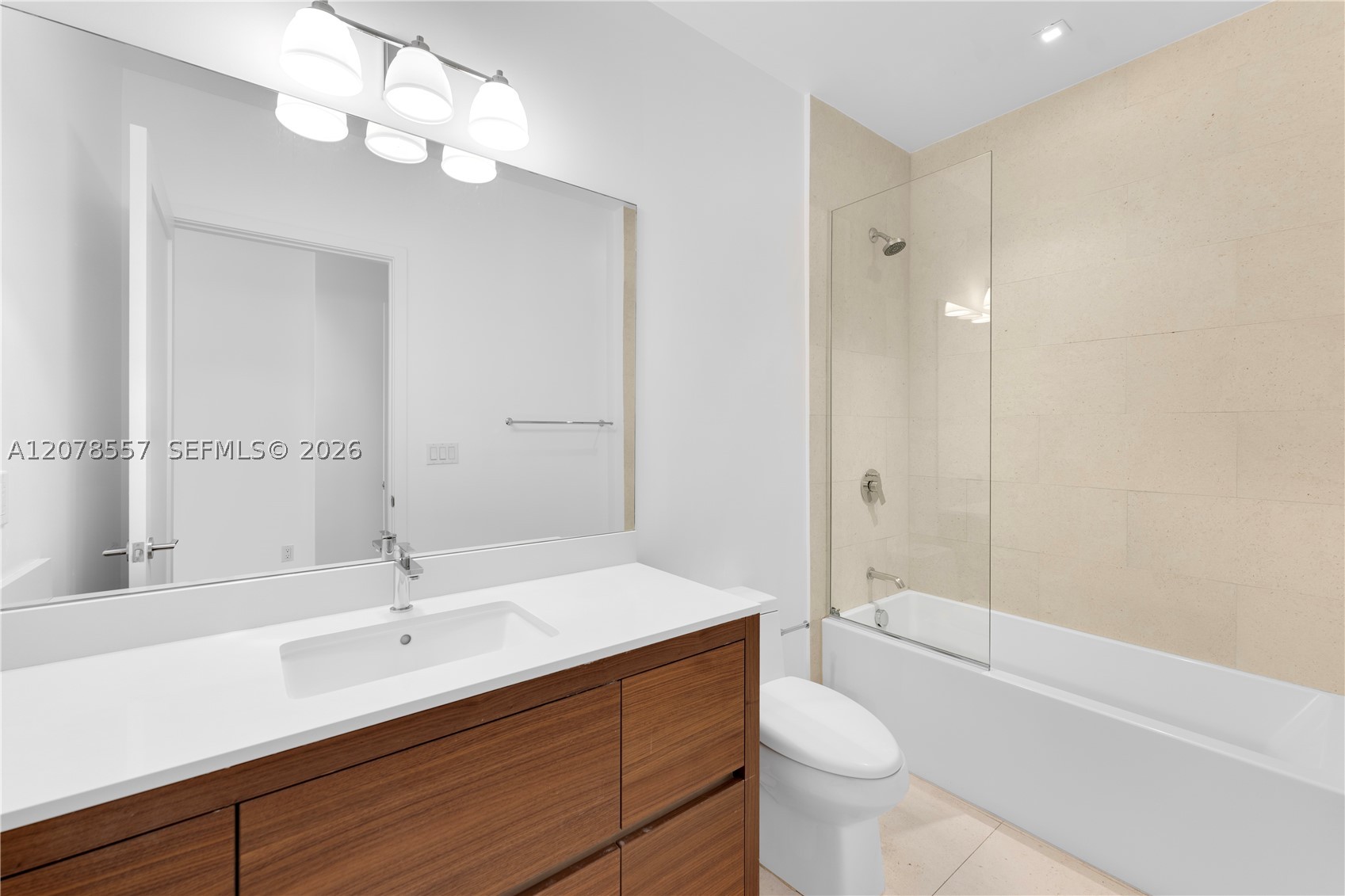 3581 E Glencoe St #202 Miami, FL 33133