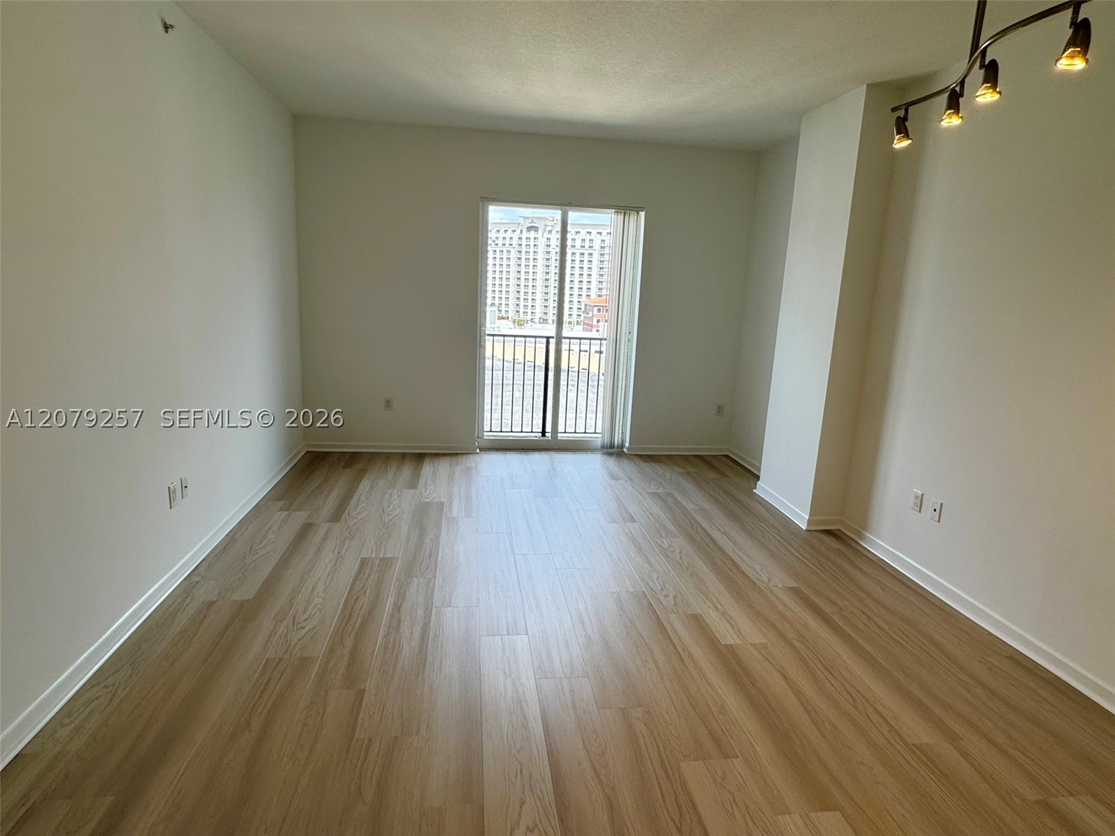 image Ten Aragon Condo3