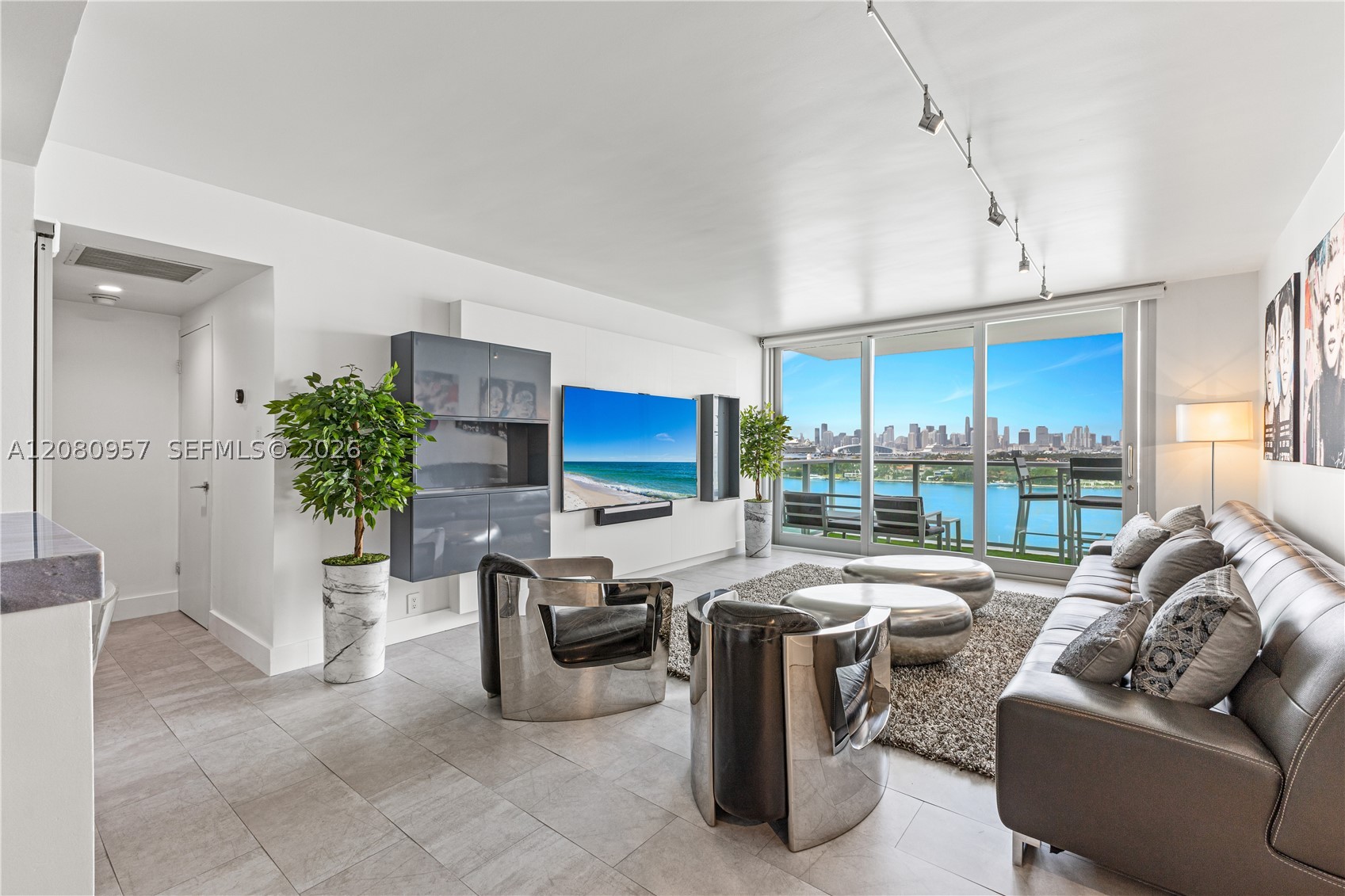 1000 West Ave #1518