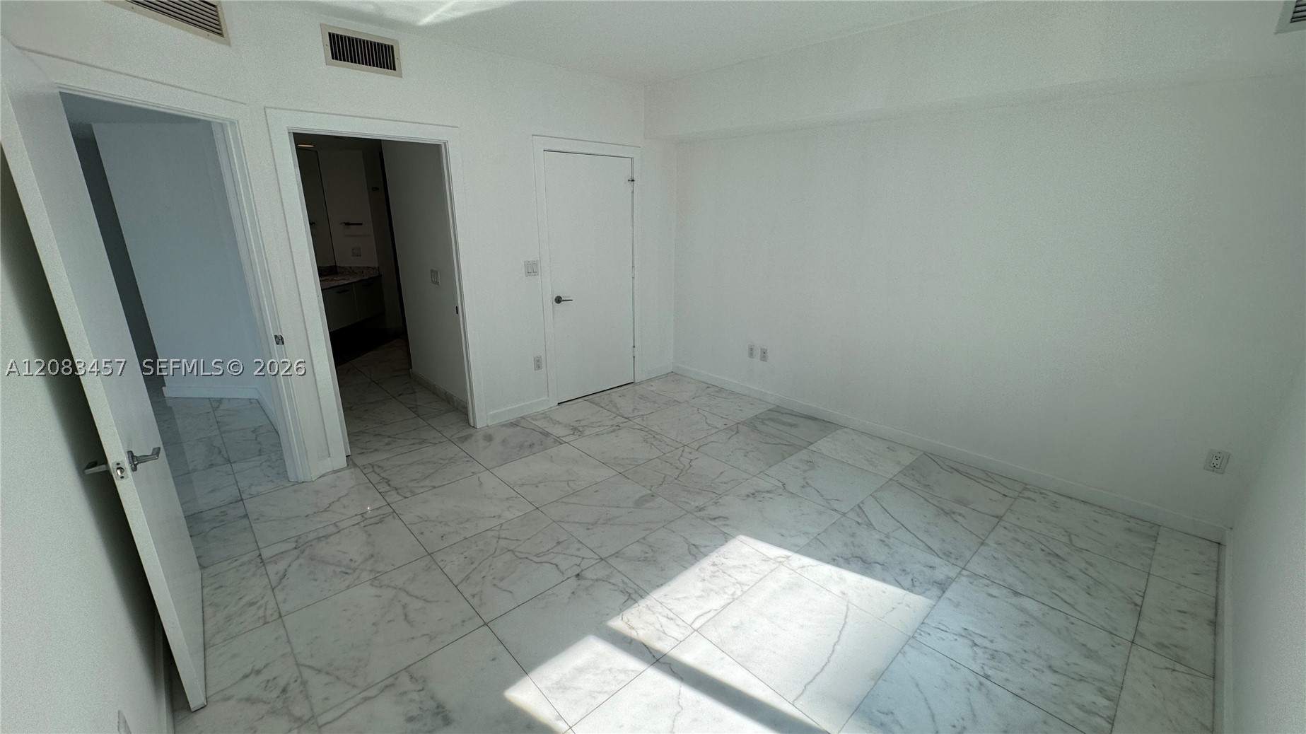 image 500 Brickell West15