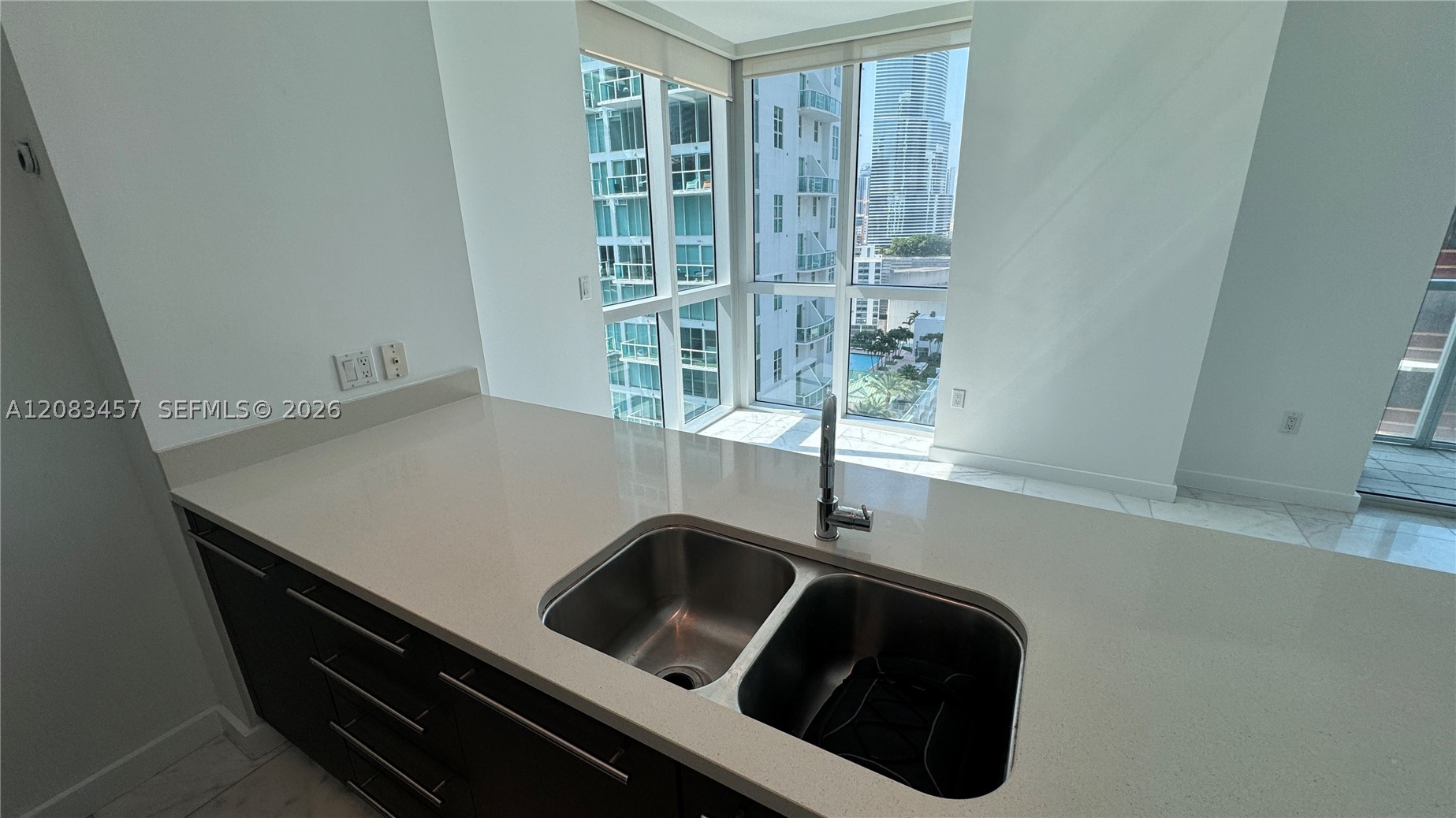 image 500 Brickell West5