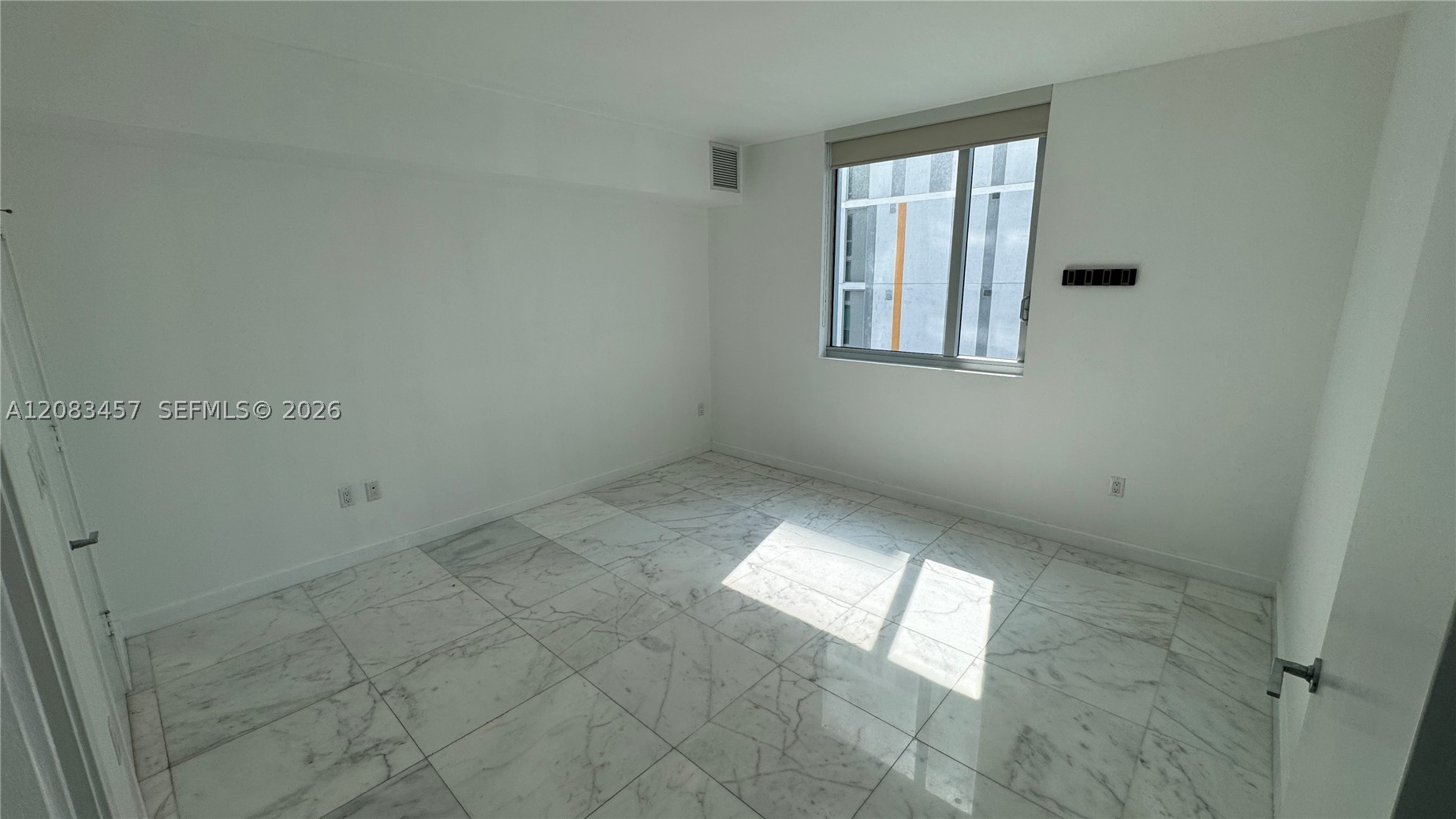 image 500 Brickell West7
