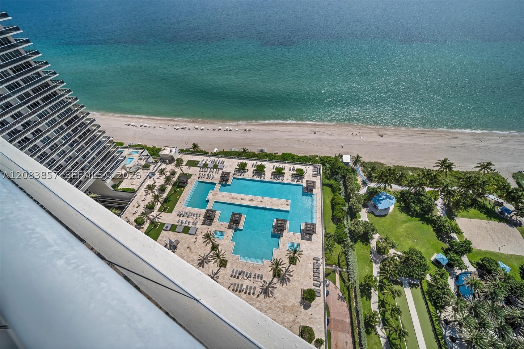 image Beach Club 14