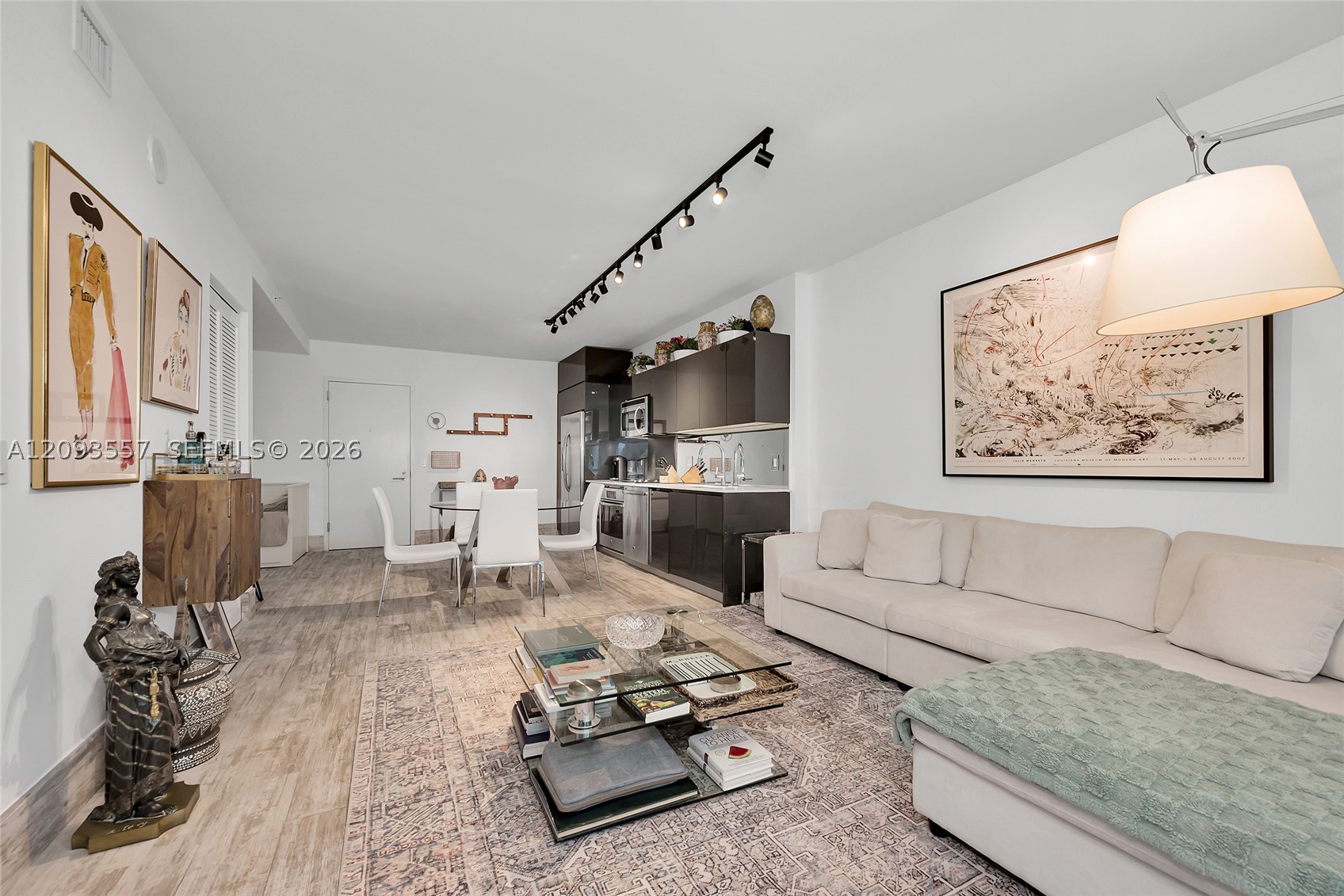 31 SE 6th St #304
