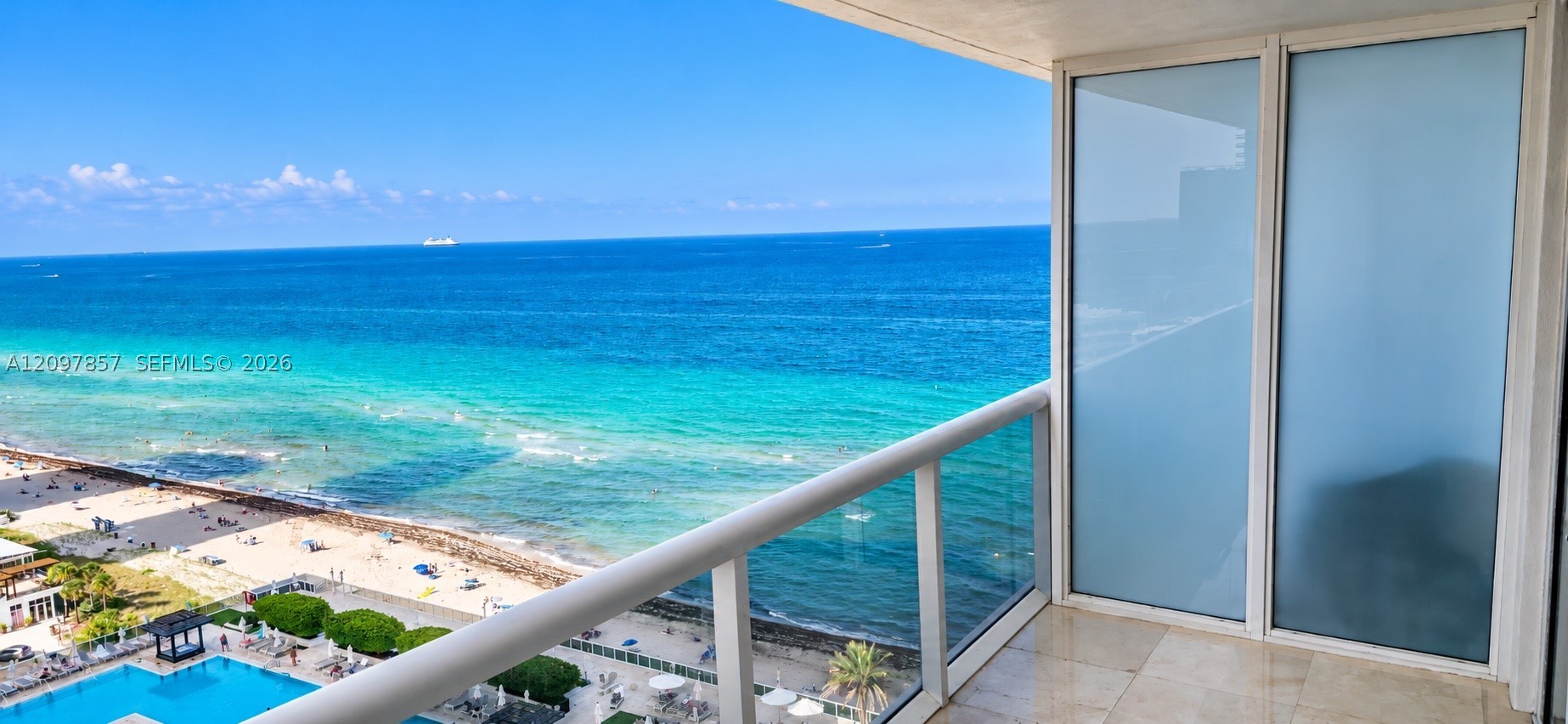 image Beach Club 21