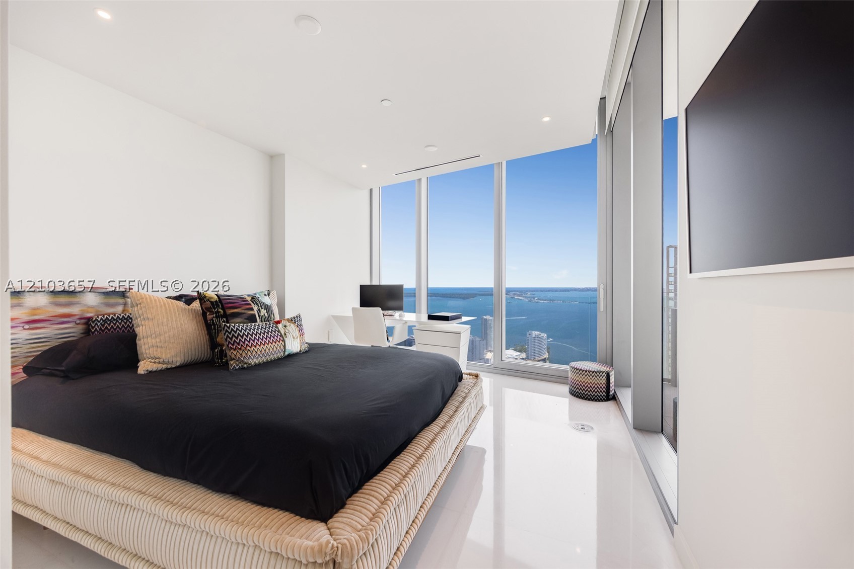 image Aston Martin Residences16