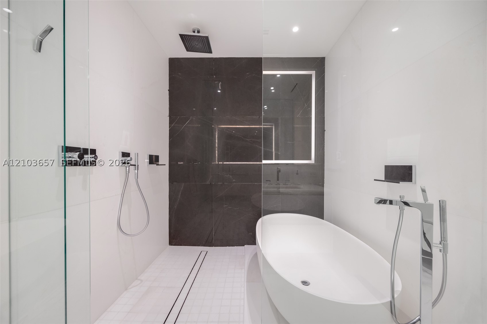 image Aston Martin Residences21