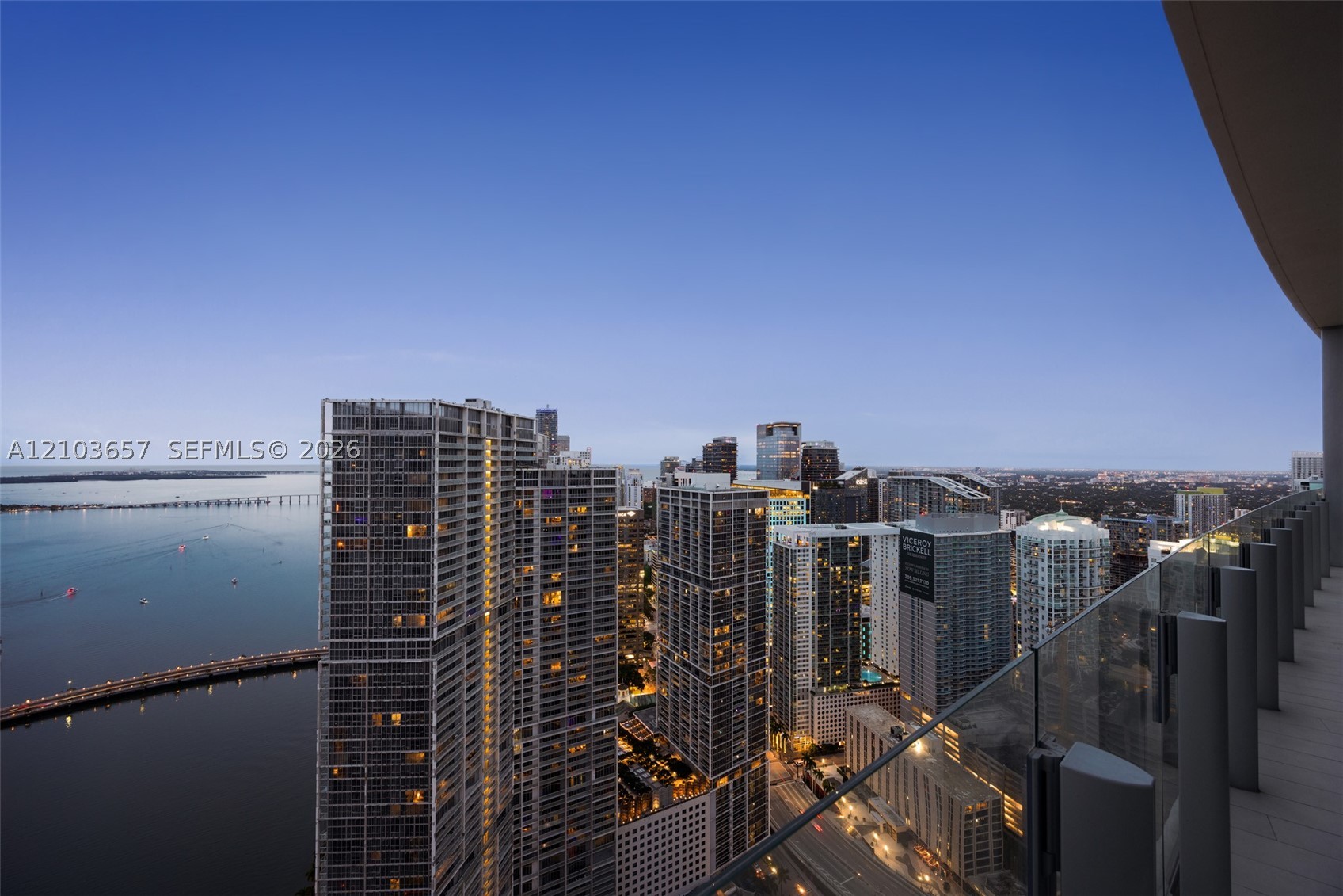 image Aston Martin Residences27