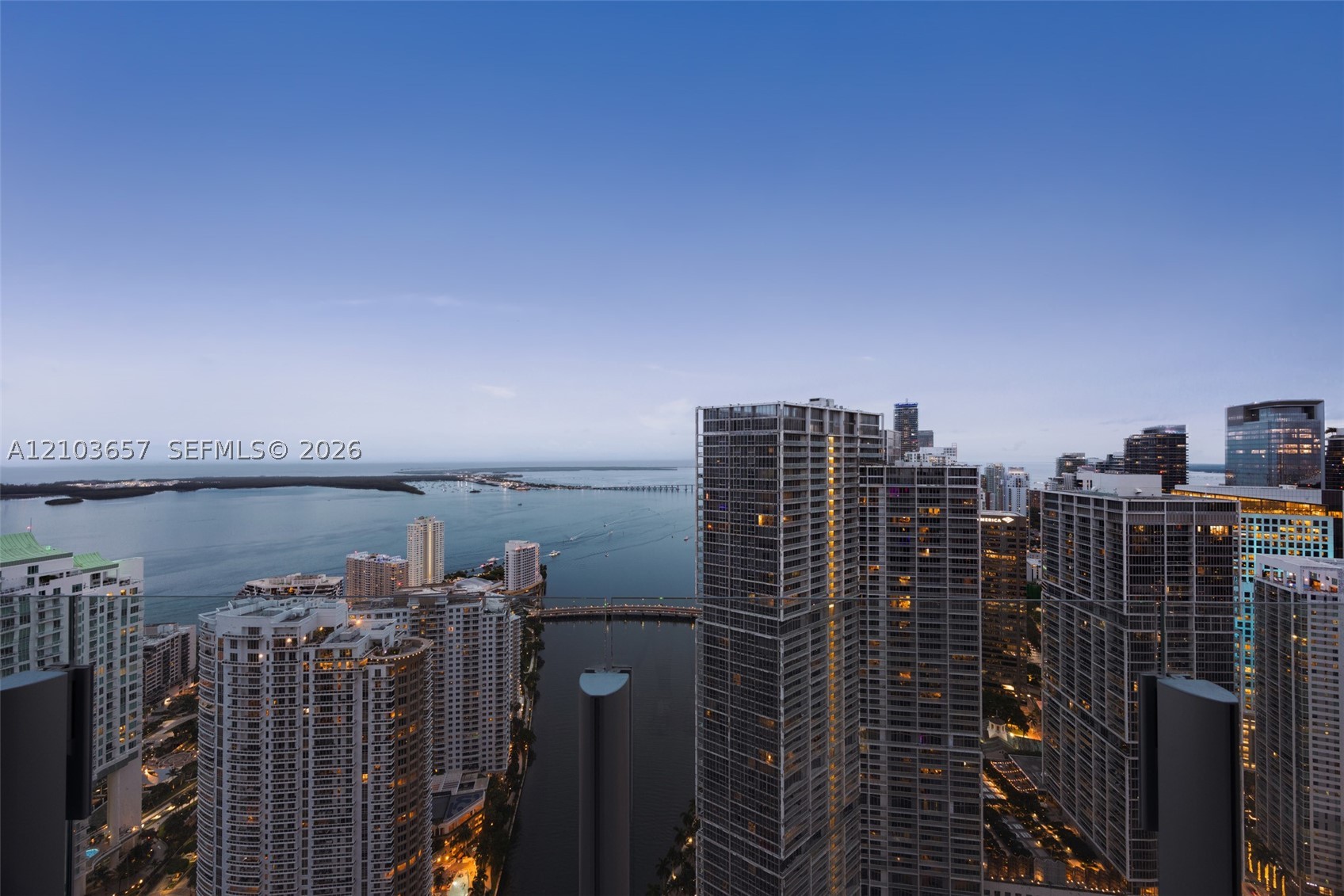 image Aston Martin Residences28