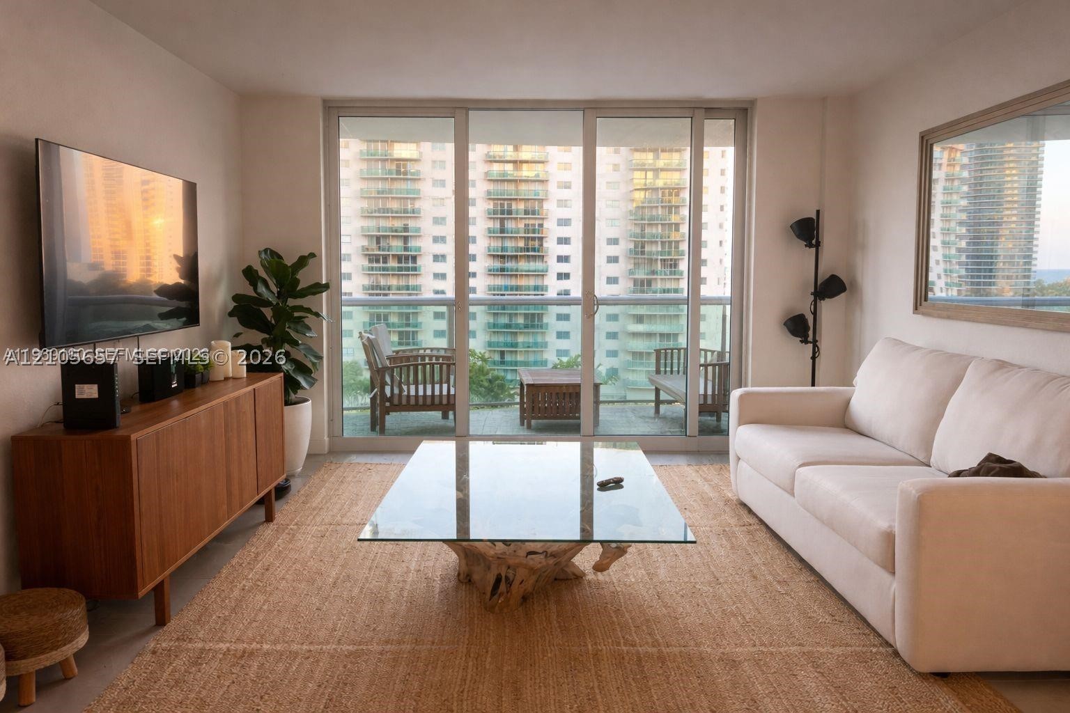 19380 Collins Ave #808