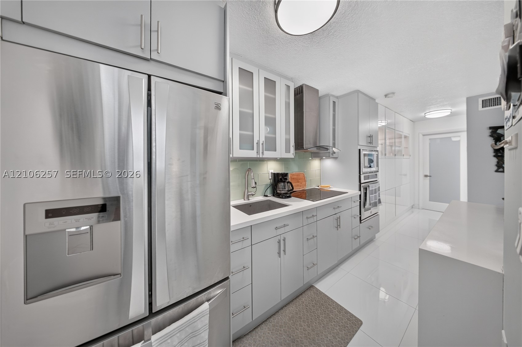 335 Collins #203 Miami Beach, FL 33139