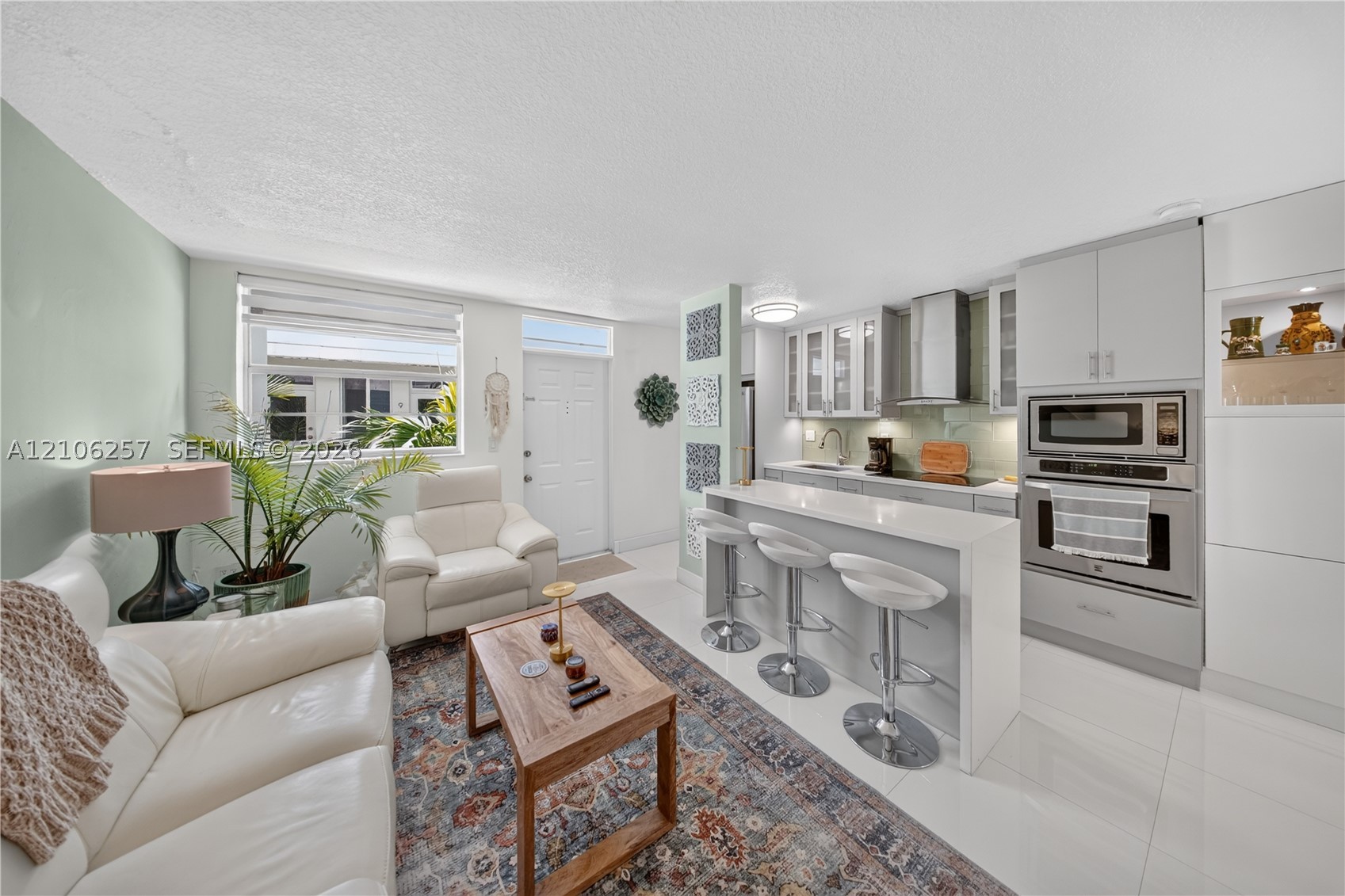 335 Collins #203 Miami Beach, FL 33139