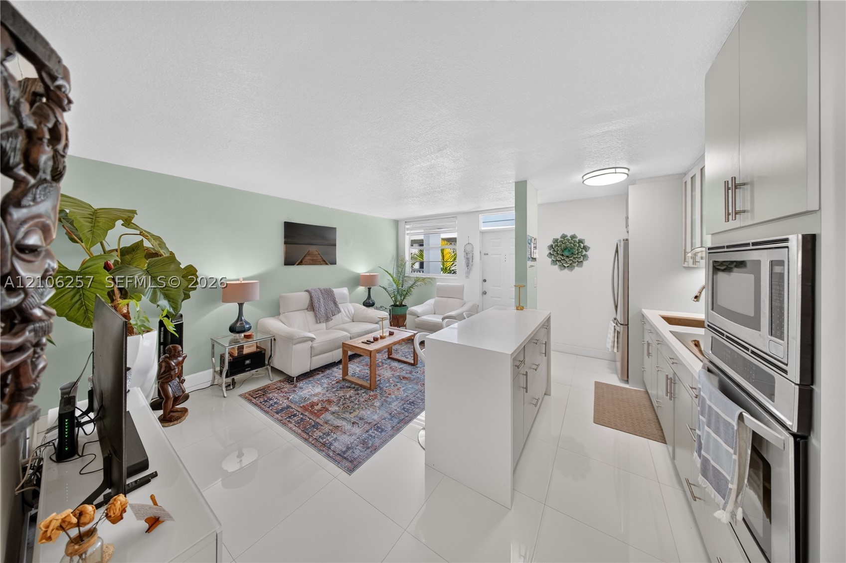 335 Collins #203 Miami Beach, FL 33139