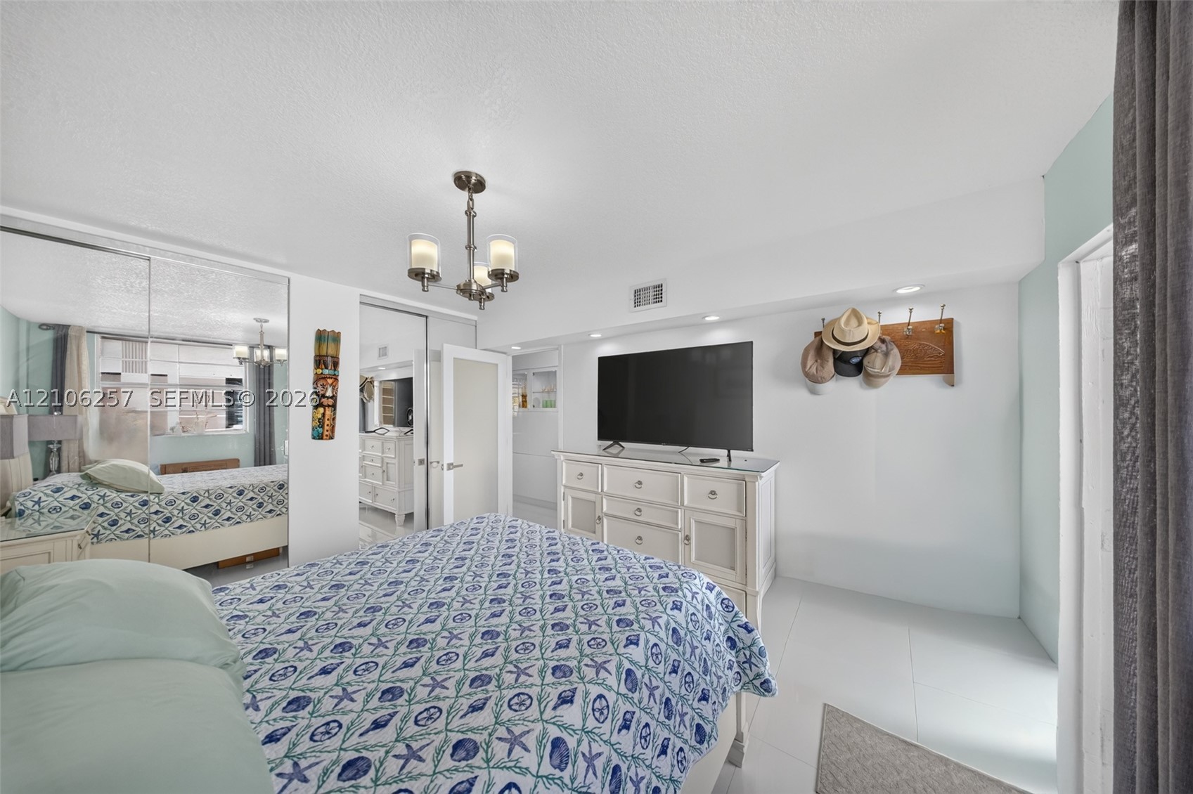335 Collins #203 Miami Beach, FL 33139