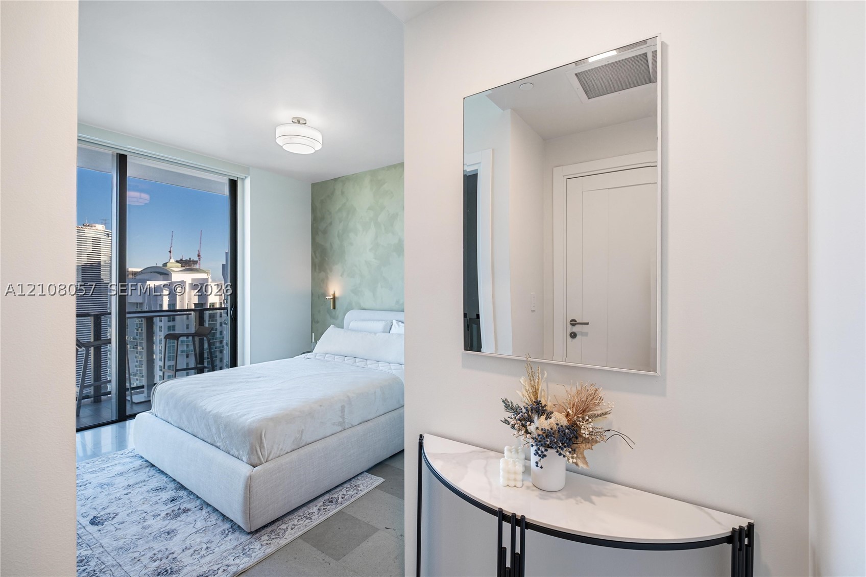 68 SE 6th St #3711 Miami, FL 33131