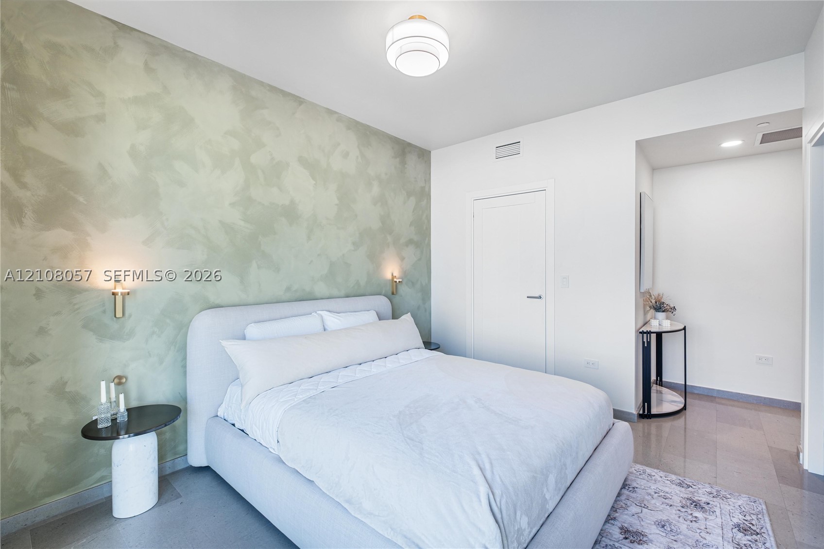 68 SE 6th St #3711 Miami, FL 33131