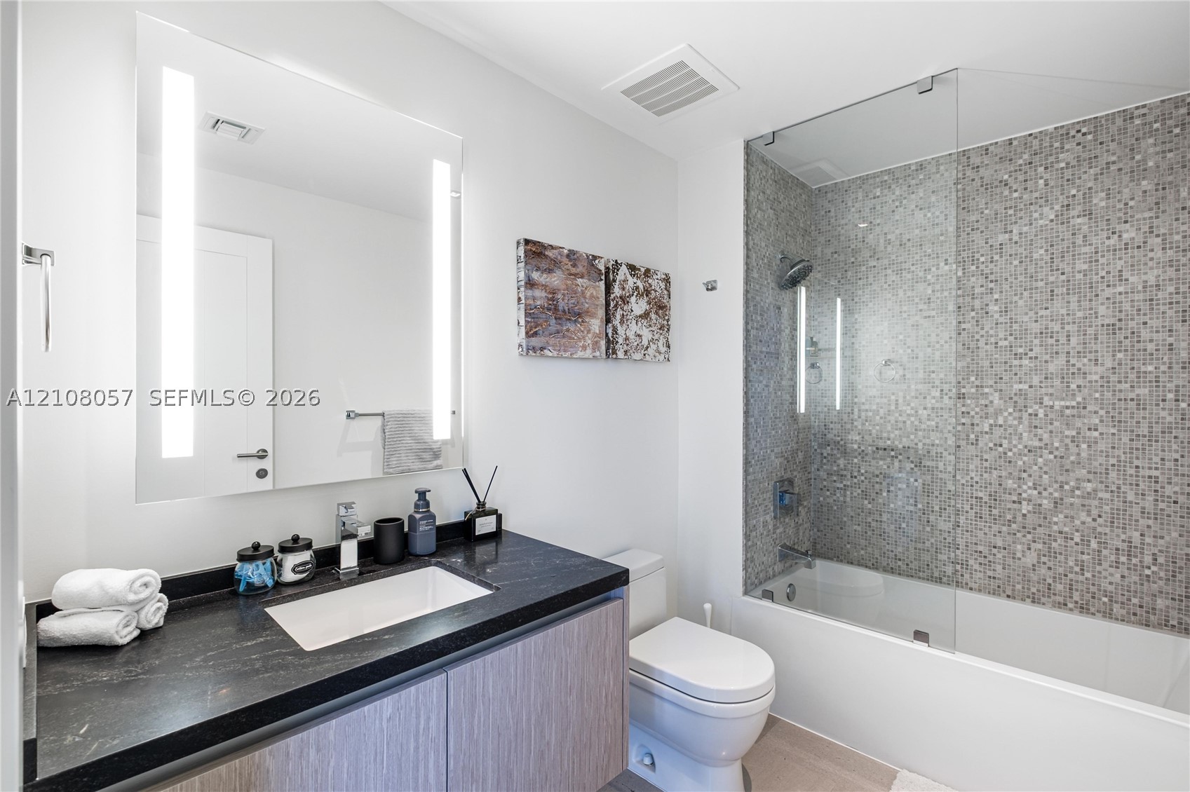 68 SE 6th St #3711 Miami, FL 33131