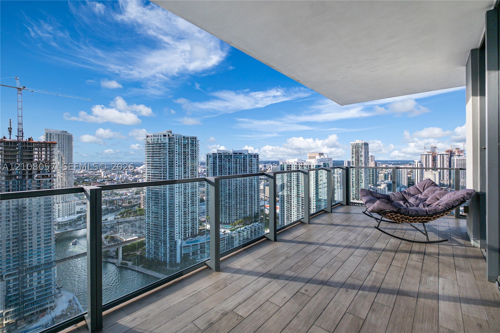 68 SE 6th St #3711 Miami, FL 33131