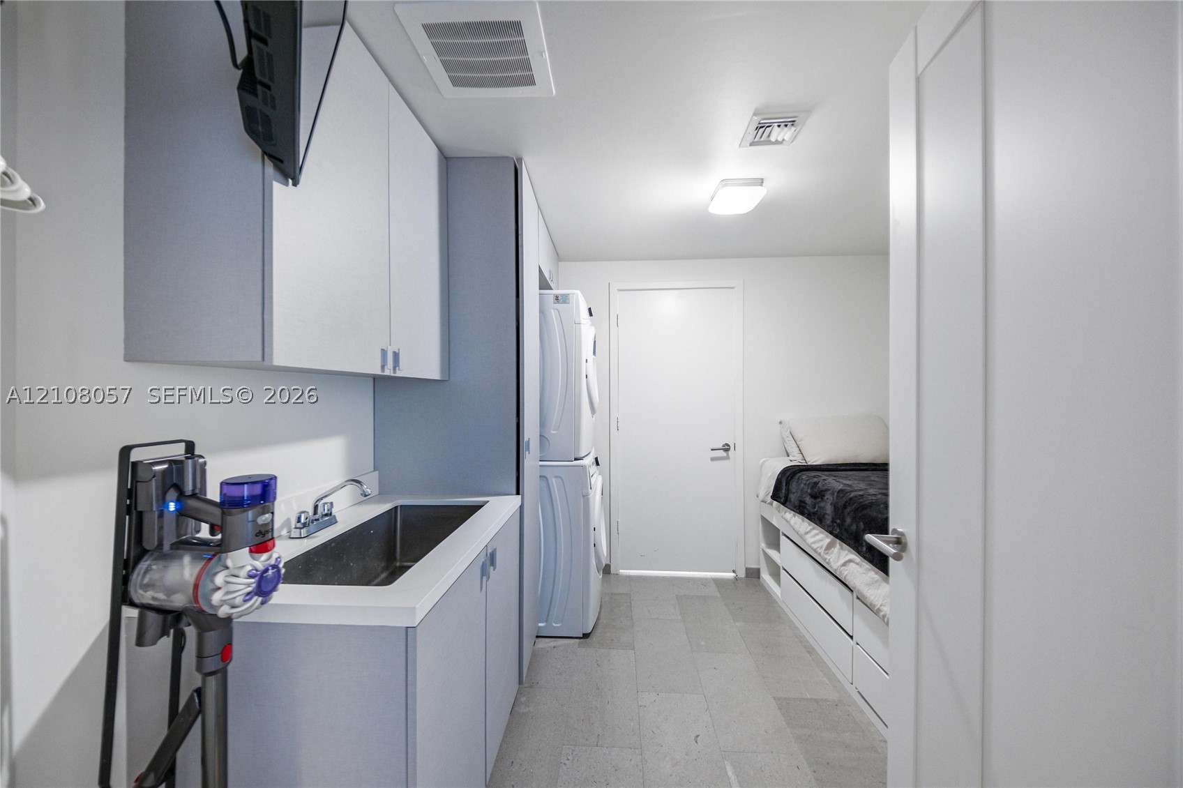 68 SE 6th St #3711 Miami, FL 33131