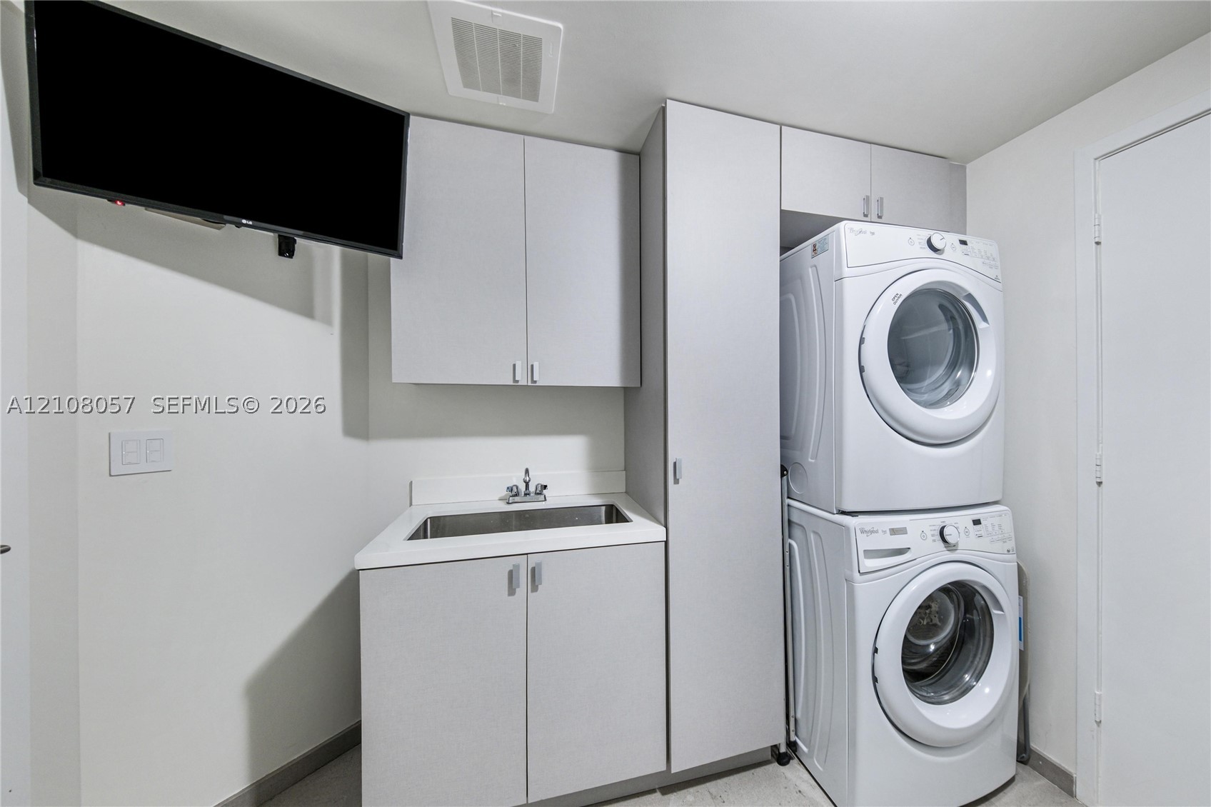 68 SE 6th St #3711 Miami, FL 33131