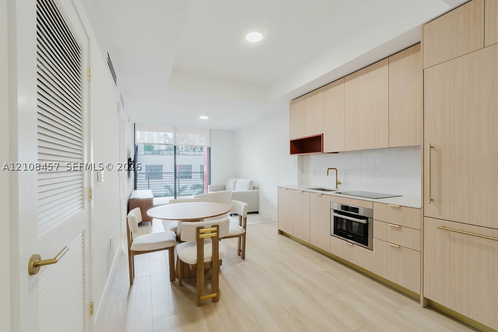 90 NE 32nd St #511