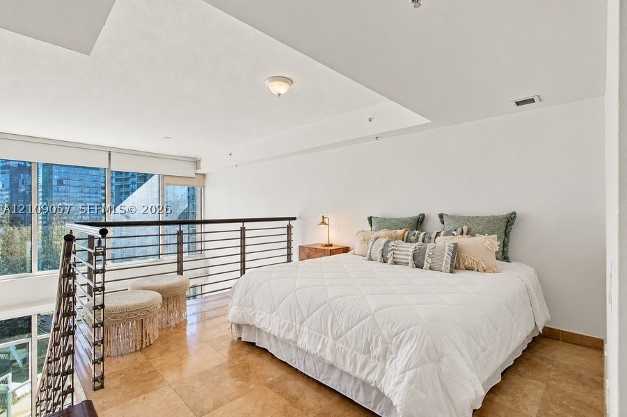 image Brickell on the River South9