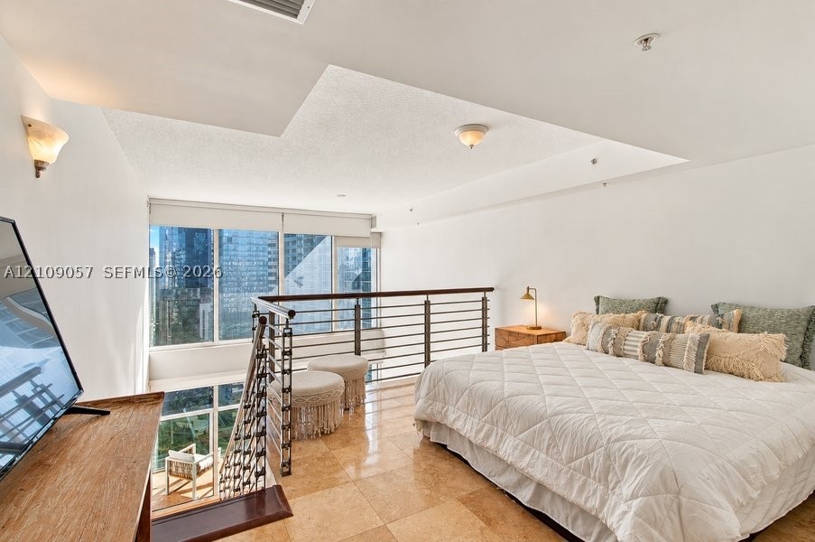 image Brickell on the River South10