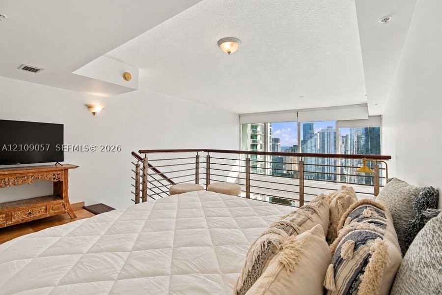 image Brickell on the River South11