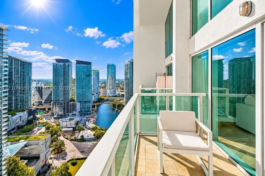 image Brickell on the River South1